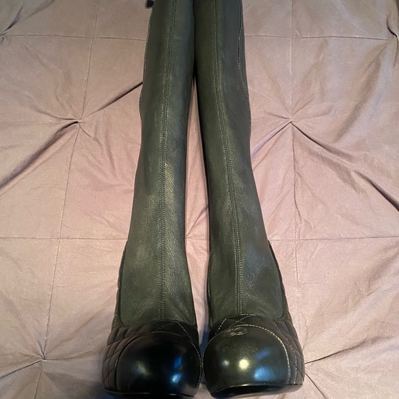 NIB Chanel High Quilted Lambskin Boots Size 37.5 - Picture 7 of 11